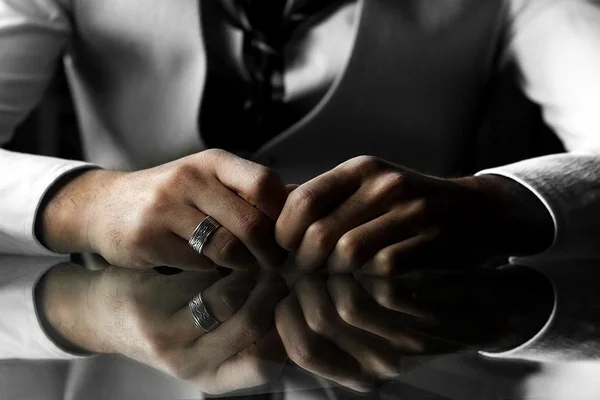 eller yansıyan bekliyor