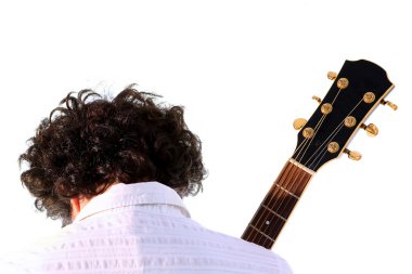 halktan - gitar çalar omuz