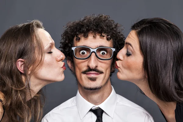 Double kiss from his girlfriends — Stock Photo, Image