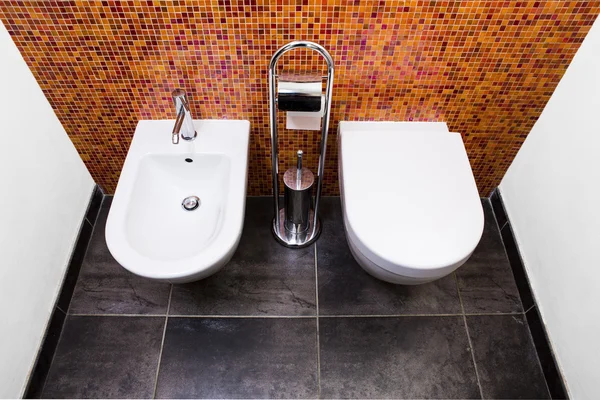 tuvalet, bide ve kağıt