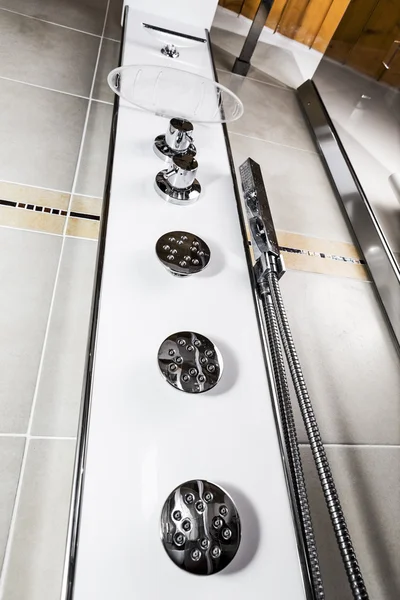 Duş en alttan — Stok fotoğraf