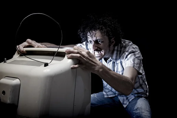 Yalnız tv adam kızgın