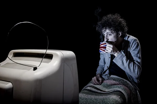 Yalnız tv erkek fincan çay