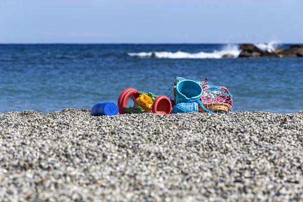 Kumsaldaki oyuncaklar — Stok fotoğraf