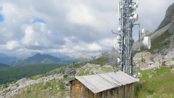 Ripetitore Radio Segnale Telefonico Alta Montagna Alla Base Del Palo — Video Stock