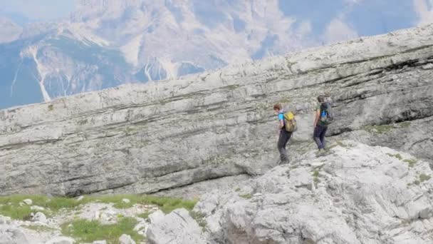 Belluno August 2020 Two Young Boys Explore Dolomites Backpacking Walking — Stockvideo