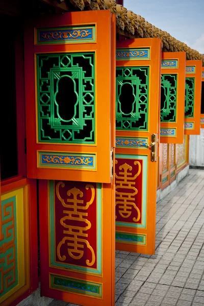 Tradycyjne orientalne pomyślny drzwi — Zdjęcie stockowe