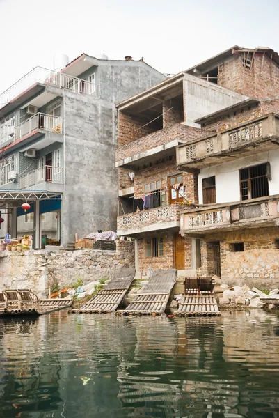 Village house along Yulong River, Guilin, China — Stock Photo, Image