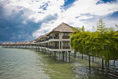 Chalet yukarıda deniz