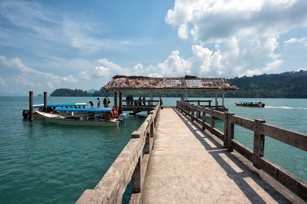 Jetty Pulau Beras Basah Langkawi Malaysia 在朗卡维的Pulau Beras Basah岛 游客或游客可以看到美丽的长Jetty风景 — 图库照片