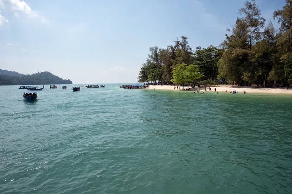 Boats Transport Tourists Visit Beautiful Beach Pulau Beras Basah Sunny — Stock Photo, Image