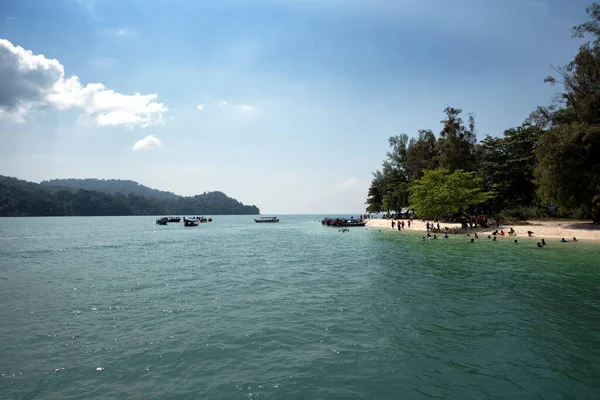 Boats Transport Tourists Visit Beautiful Beach Pulau Beras Basah Sunny — Stock Photo, Image
