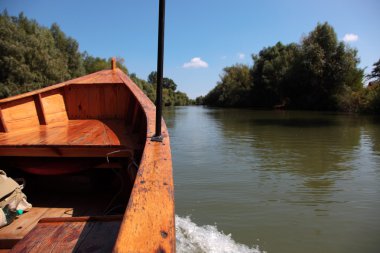 Kırmızı Tekstil zemin üzerine Çin yelpaze