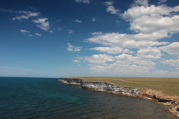 Море на дикой степи Крыма — стоковое фото