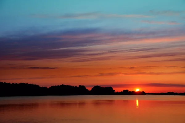 Kırmızı Tekstil zemin üzerine Çin yelpaze