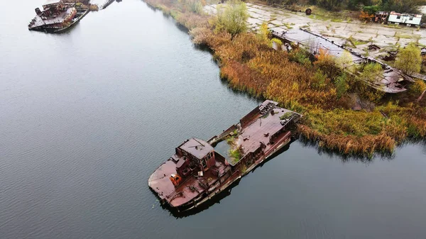 Nedsänkta Pråmar Pripyat Floden Tjernobyls Exklusiva Zon Ukraina — Stockfoto