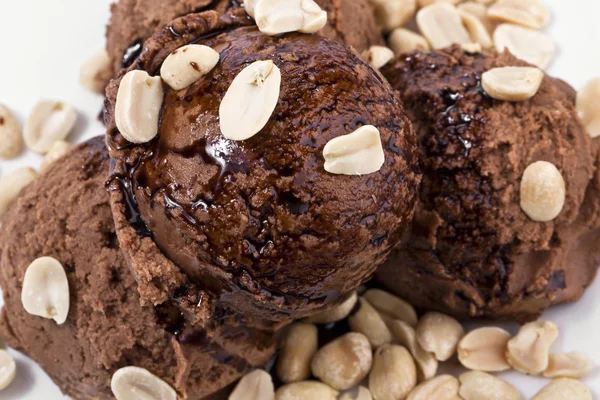 Chocolate ice cream with peanuts — Stock Photo, Image