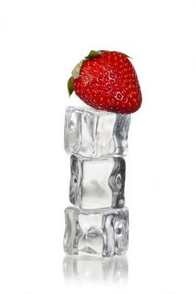 Stack of ice cubes with strawberry on top — Stock Photo, Image