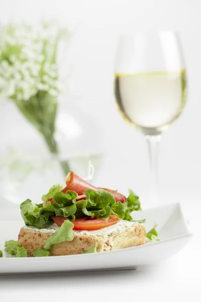 Smörgås och vin — Stockfoto