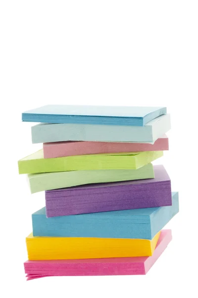 Куча разноцветной липкой бумаги — стоковое фото