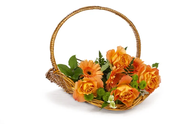 Cesta de flores naranjas — Foto de Stock