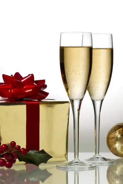 Image of white wine with gift box — Stock Photo, Image