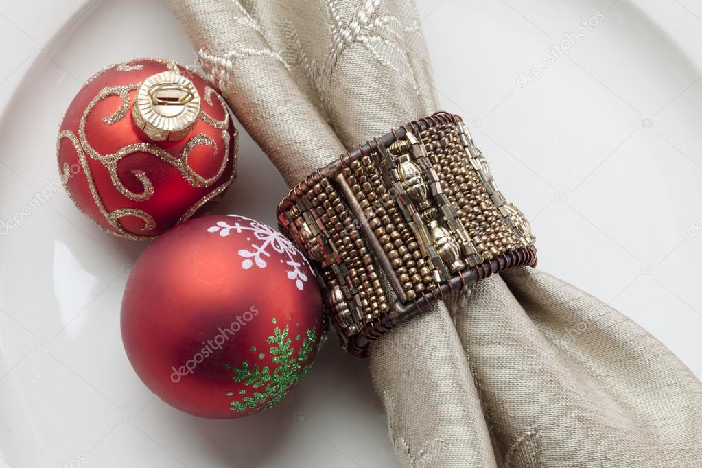 Bauble with napkin on plate