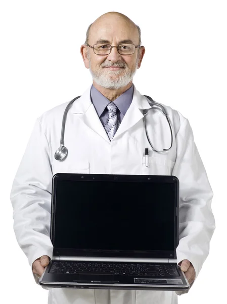 En läkare med stetoskop och laptop — Stockfoto