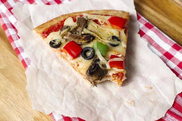 Close up tiro de fatia de pizza — Fotografia de Stock