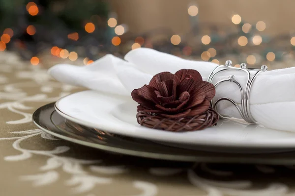 Flor con servilleta de mesa —  Fotos de Stock