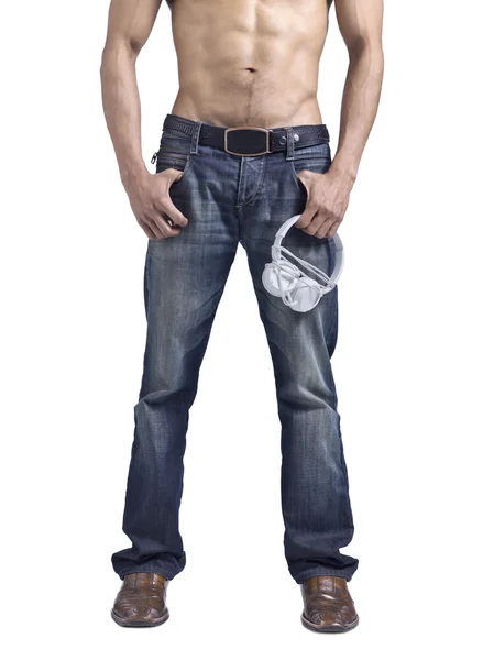 Abgeschnittenes Bild des muskulösen Körpers eines Mannes mit Headset — Stockfoto