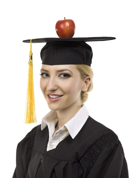 Estudiante graduada femenina con manzana en la cabeza — Foto de Stock