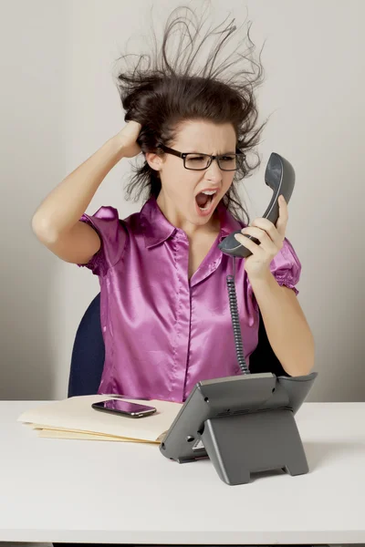 Female office staff yelling on the phone — Stock Photo, Image
