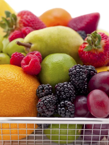 Frutta riempito carrello della spesa — Foto Stock