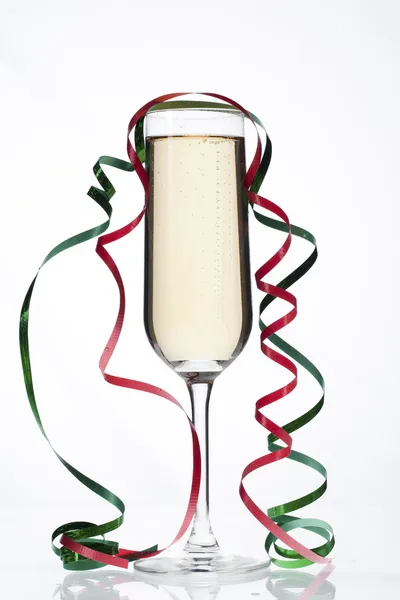 Glass filled with champagne with steamers on it — Stock Photo, Image