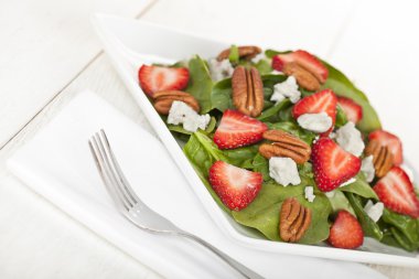 sağlıklı ıspanak salatası