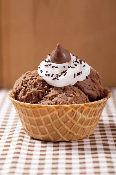 Çikolatalı dondurma külahı