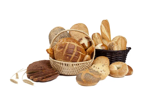 Cestini pieni di varietà di pane — Foto Stock