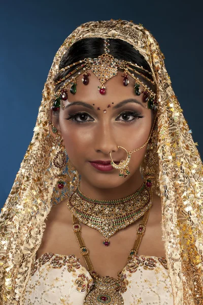 Belle jeune mariée indienne — Photo