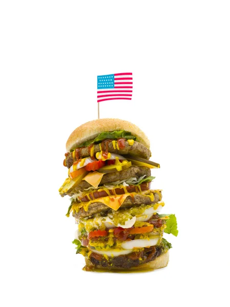 Grote volledig geladen hamburger met Amerikaanse vlag op de top — Stockfoto