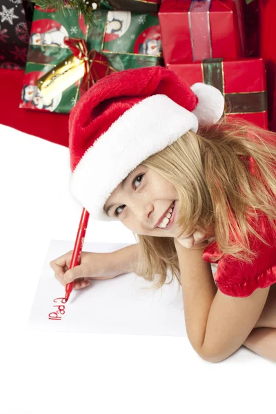 Flicka skriver brev till santa — Stockfoto