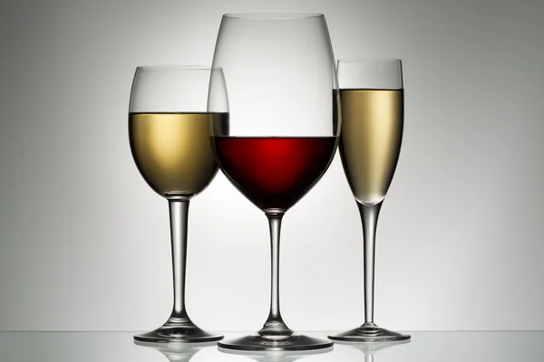 Glass of red and white wine — Stock Photo, Image