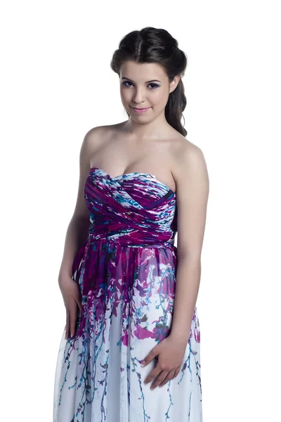 Великолепная девочка-подросток в красивом платье — стоковое фото