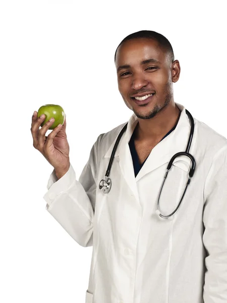 Jovem médico feliz segurando maçã verde — Fotografia de Stock