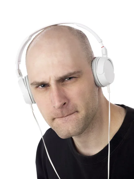 Un hombre escuchando música — Foto de Stock