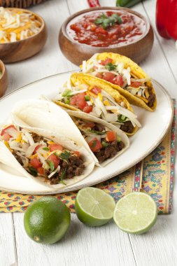 Meksikalı tacos plaka üzerinde