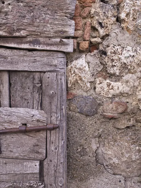 Старая каменная стена с тосканской по — стоковое фото
