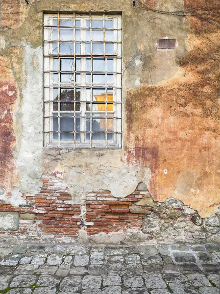 Ventana y pared vieja — Stockfoto