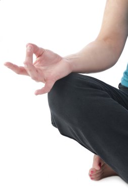 yoga egzersiz yaparak bir kadın eli