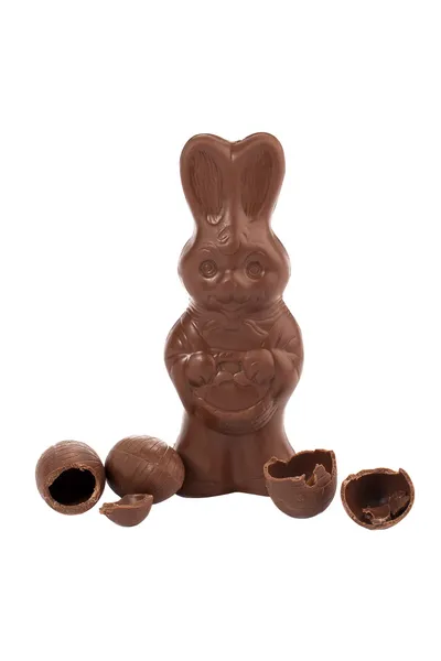 Forme de lapin en chocolat de Pâques avec forme d'oeuf en chocolat fissuré — Photo